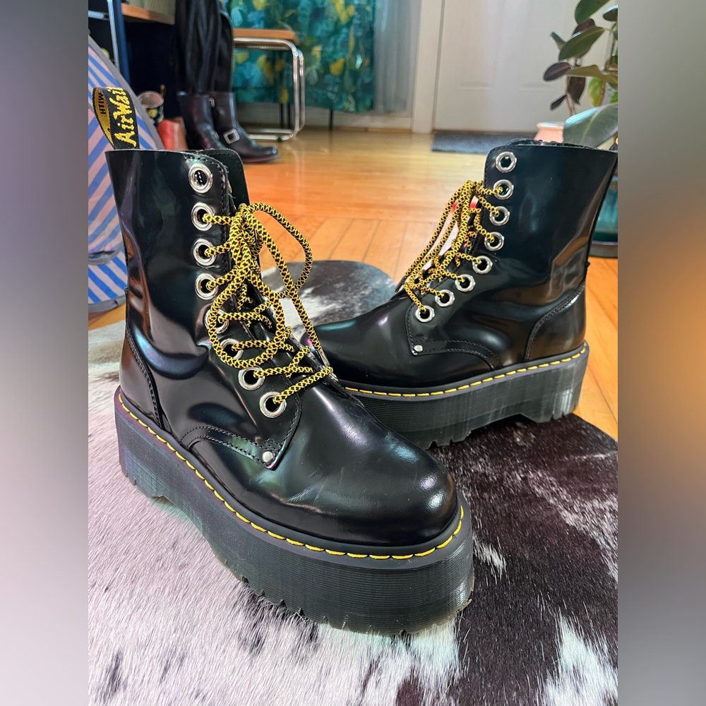 Dr. Martens Jadon Max Boot - Picture 1 of 3